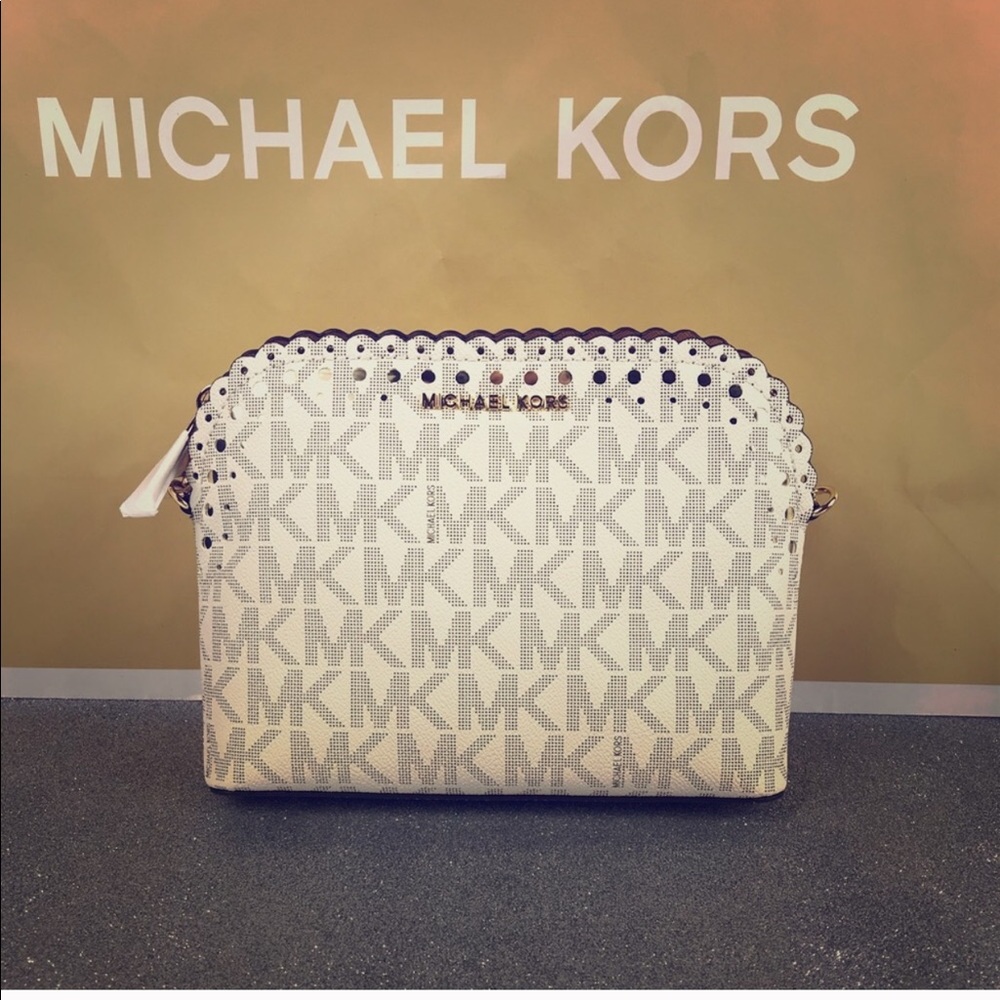 ✨NEW Michael Kors Violet Cindy Dome Crossbody✨